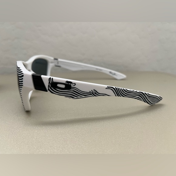 Oakley Stanley Donwood Jupiter Sunglasses - Picture 3 of 11